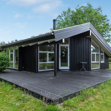 Three-bedroom Holiday In *