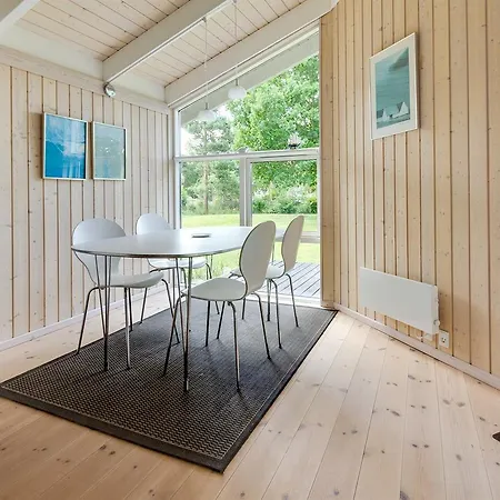 Three-bedroom Holiday In * Hals